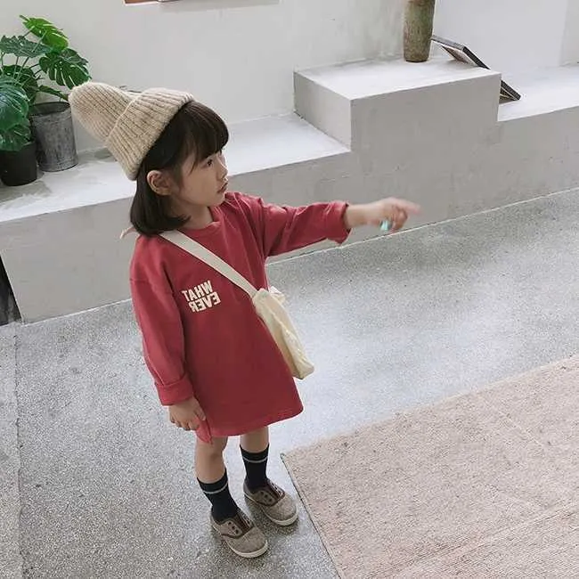 秋の韓国風の赤ちゃん女の子長袖コットンレタープリントドレス2-6歳のシンプルな緩いカジュアルTシャツドレス服210708