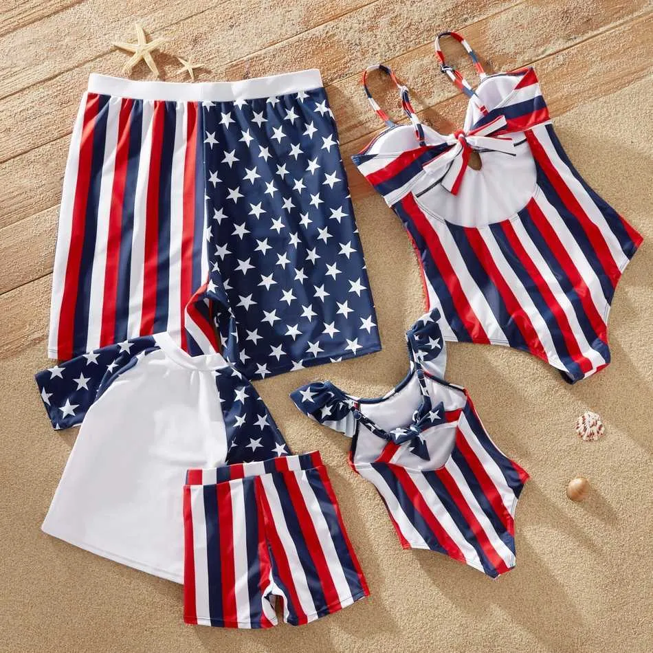 Trajes de baño con rayas de estrellas de la serie Independence Day trajes de baño con hombros descubiertos para mamá y niña; bañadores para papá y niño 210528