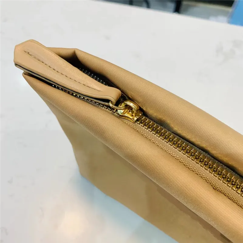 Latest Designer Cosmetic Bags for Women Fashion Traveling Toilet Clutch Bag Female Large Capacity Wash Toiletry Pouch in Khaki and193I