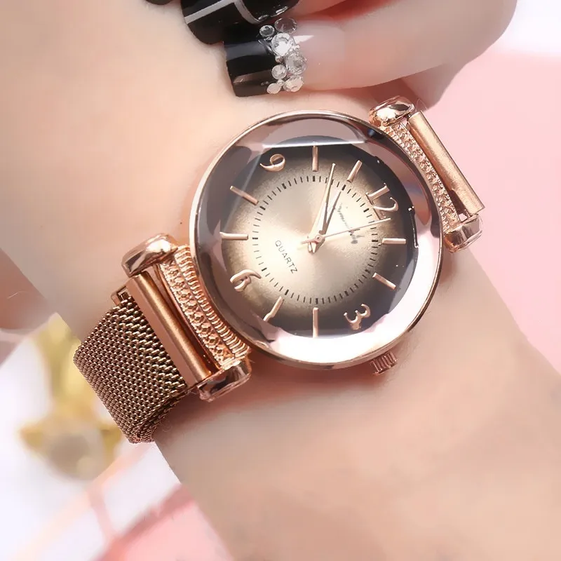 Luxe Mode Vrouwen Gecontracteerde Stijl Horloges Geometrische Romeinse Cijfer Quartz Dameshorloge Magneet Gesp Mesh Band Horloge Gold269F