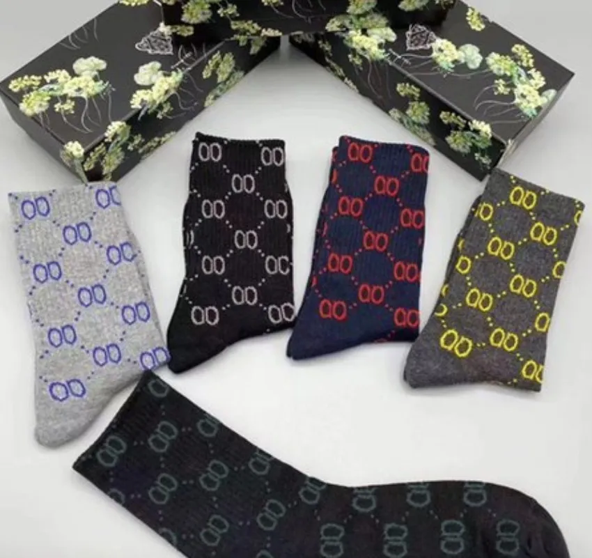 Designers Femmes Chaussettes bon marché Ensemble pour hommes Cinq paires Luxe Sports Winter Mesh Lettre Sock imprimé avec Box312Z