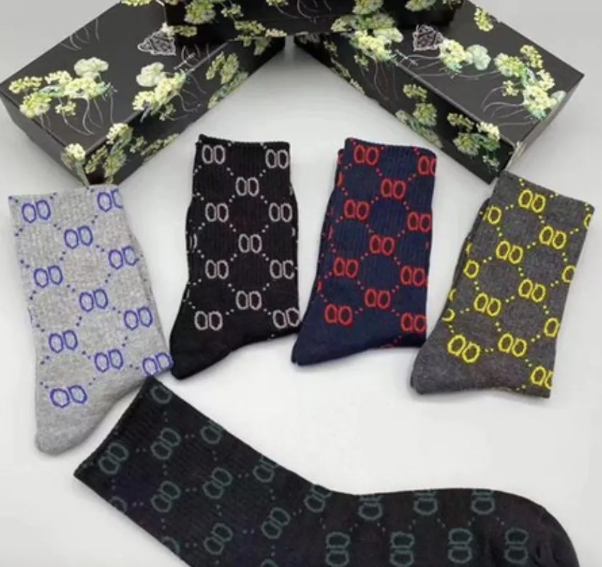 Designers Femmes Chaussettes bon marché pour hommes Five Pair Luxe Sports Winter Mesh Lettre imprimée avec box8983901