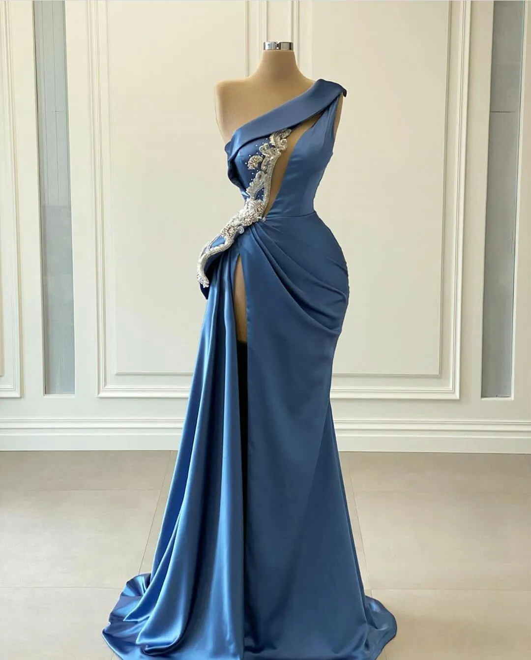 Arabe Aso Ebi Bleu Robes De Soirée Élégant Satin Applique Perlée Sirène Robes De Bal Une Épaule Sexy Haute Fente Évider Formal2470