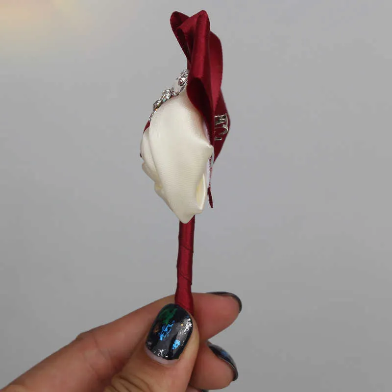 Najlepszy człowiek pan młody Boutonniere Wino Ivory Red Satin Rose Flower Corsage Wedding Party Prom Man Suit Broszka Kwiaty De Novia XH1317-5 Y0630