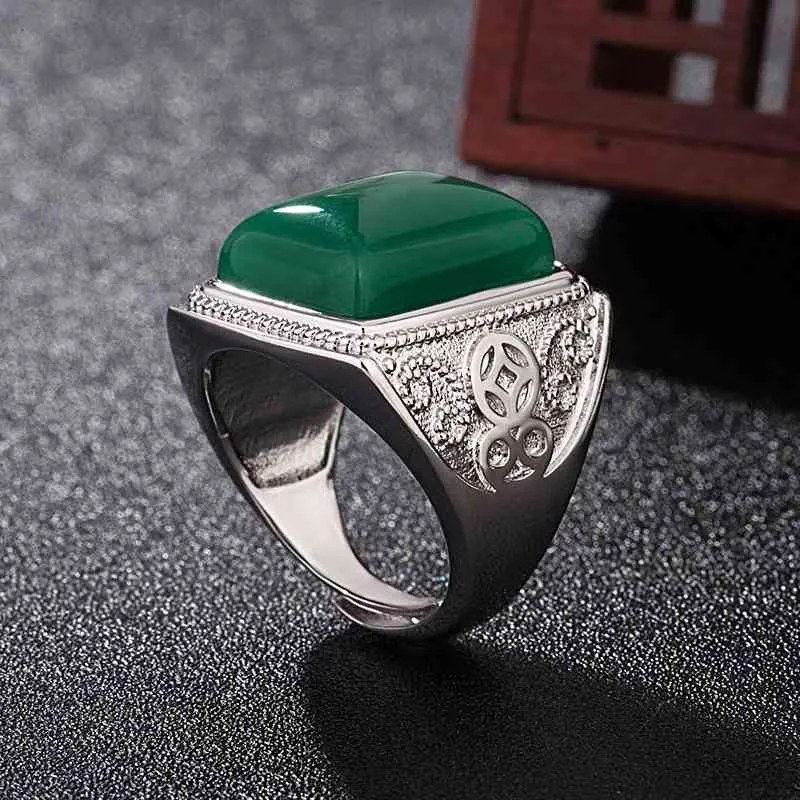 Ethnic Emerald Gemstone Ring Natural Green Jade Silver 925 Pierścionki dla mężczyzn Wedding Party Retro Vintage Fine Jewelry Najlepsze prezenty