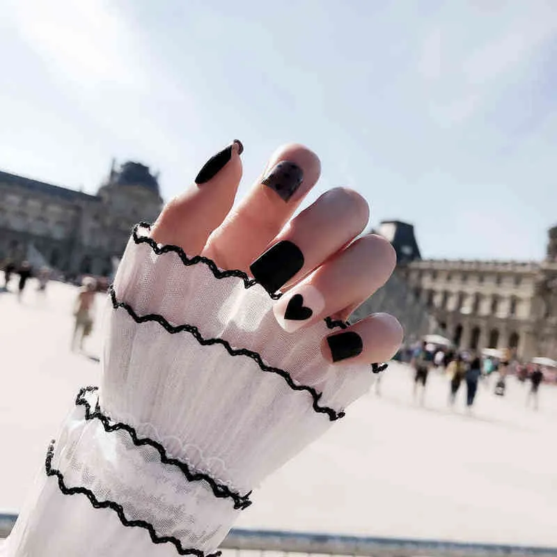 Falska naglar nya 24 stycken kort falsk klistermärke matte svart och vit linje tjej 3d diy mode stil plast konst nagel tips med lim gel 220225