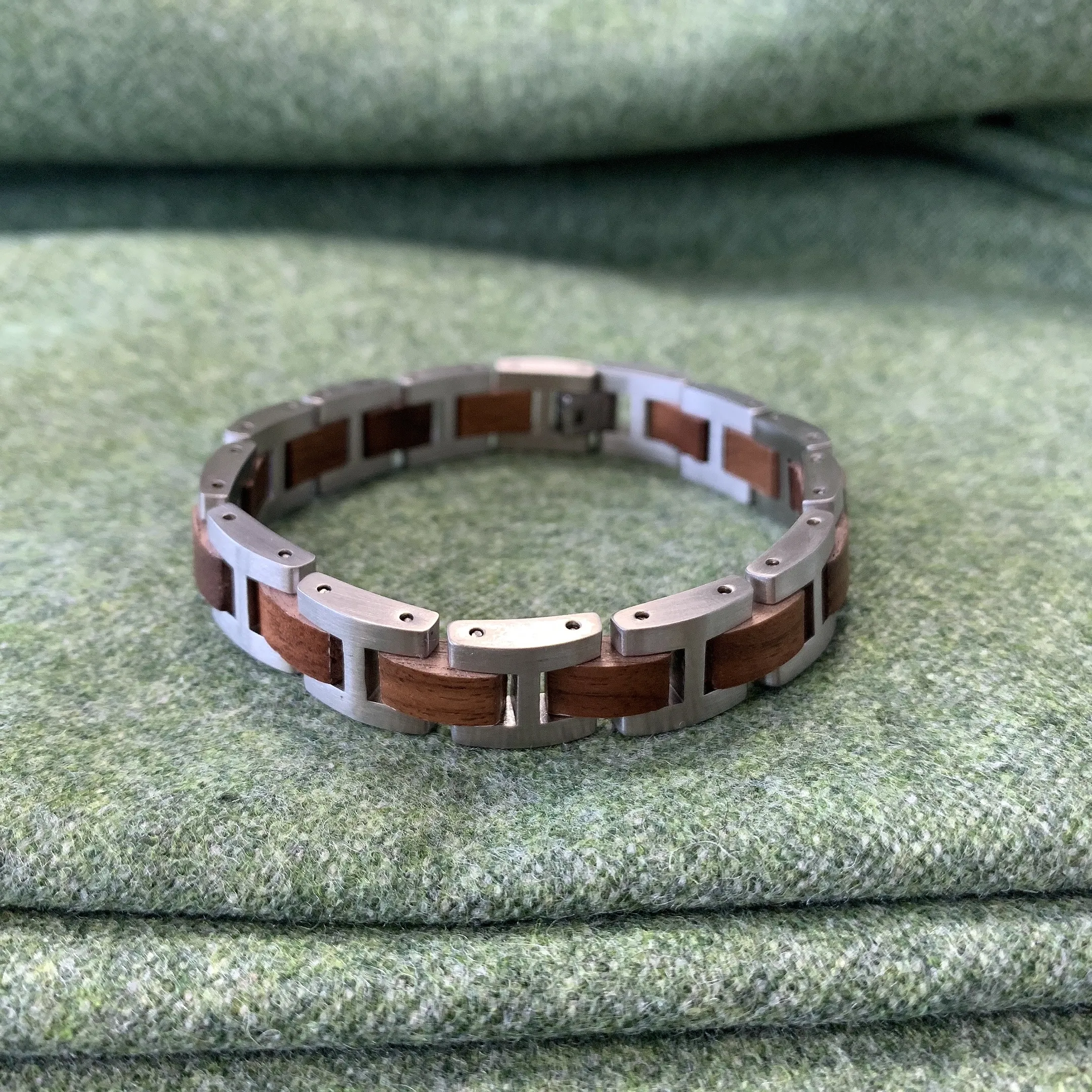 SellingProducts Niestandardowa bransoletka ze stali nierdzewnej Walnut Wood Bransoletka Mężczyźni Silver Wristband