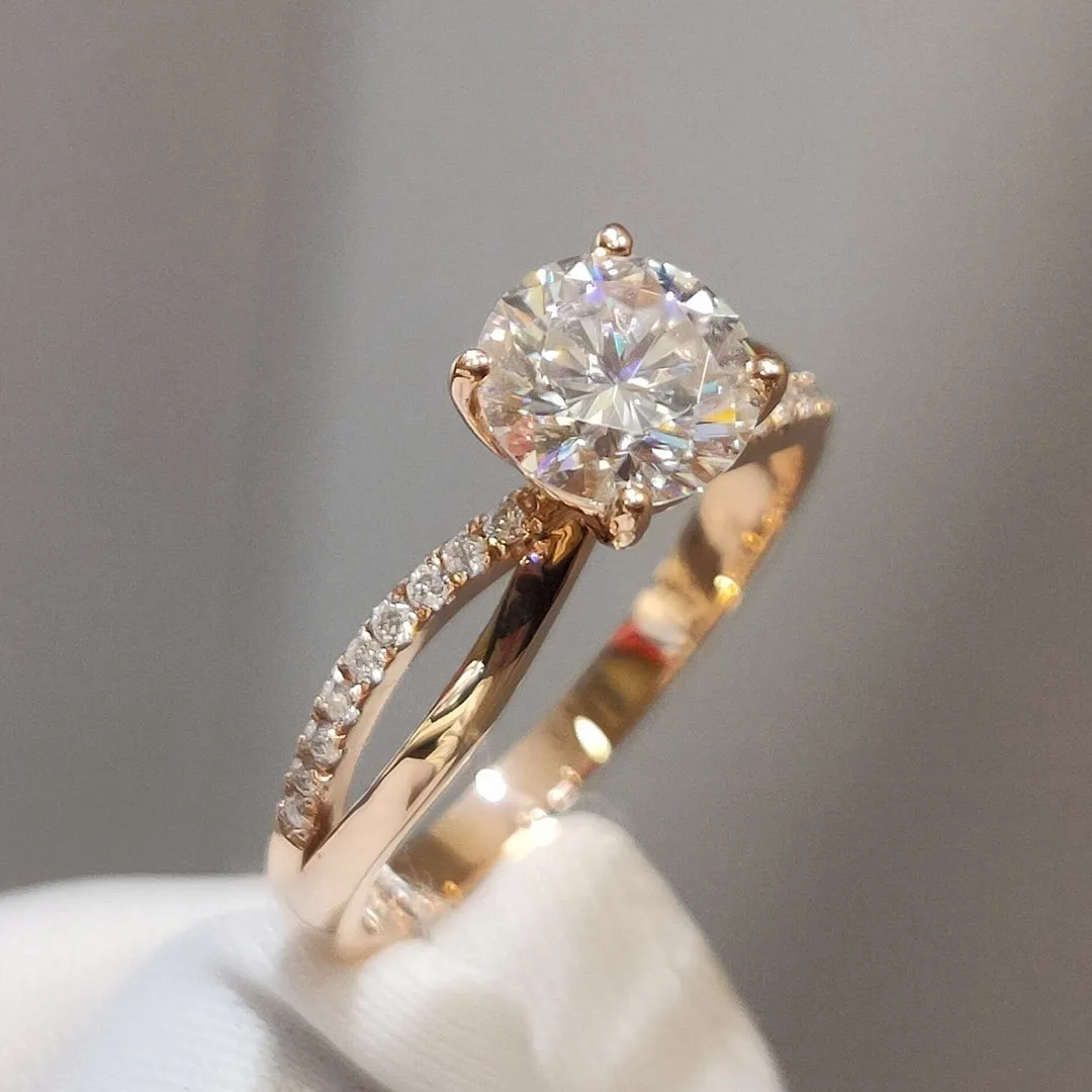 Anello in oro rosa 14 carati Gioielli romantici in moissanite Moissanite a taglio brillante rotondo Anello l'anniversario di Engagemen di lusso