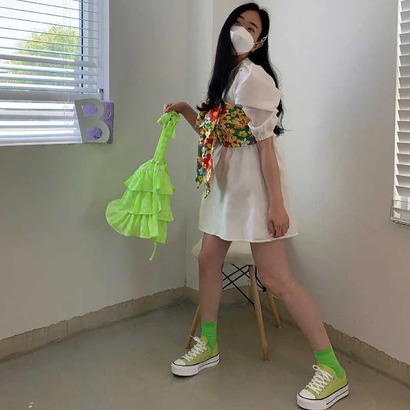 Korejpaaの女性は夏の韓国の遊び心のあるラウンドネックパフスリーブシャツのドレスの花色の弓結び包の包まれた胸部スモールスリング210526
