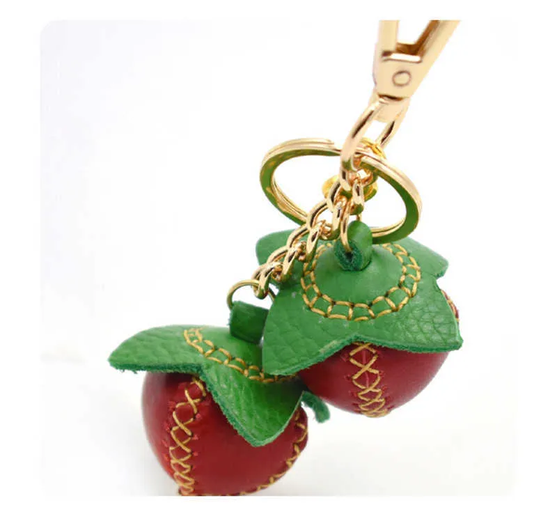 Cute Cowhide Leather Straberry Luxury Designer Keychain for Crafting Women Jewelry Accessories Bag Charm Gift Porte Clef Femme H0915