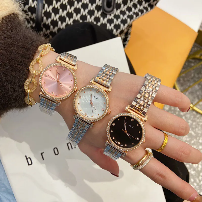 Il marchio di moda guarda l'orologio da polso CHA47 della fascia di Matel dell'acciaio di stile abbastanza cristallo della ragazza delle donne