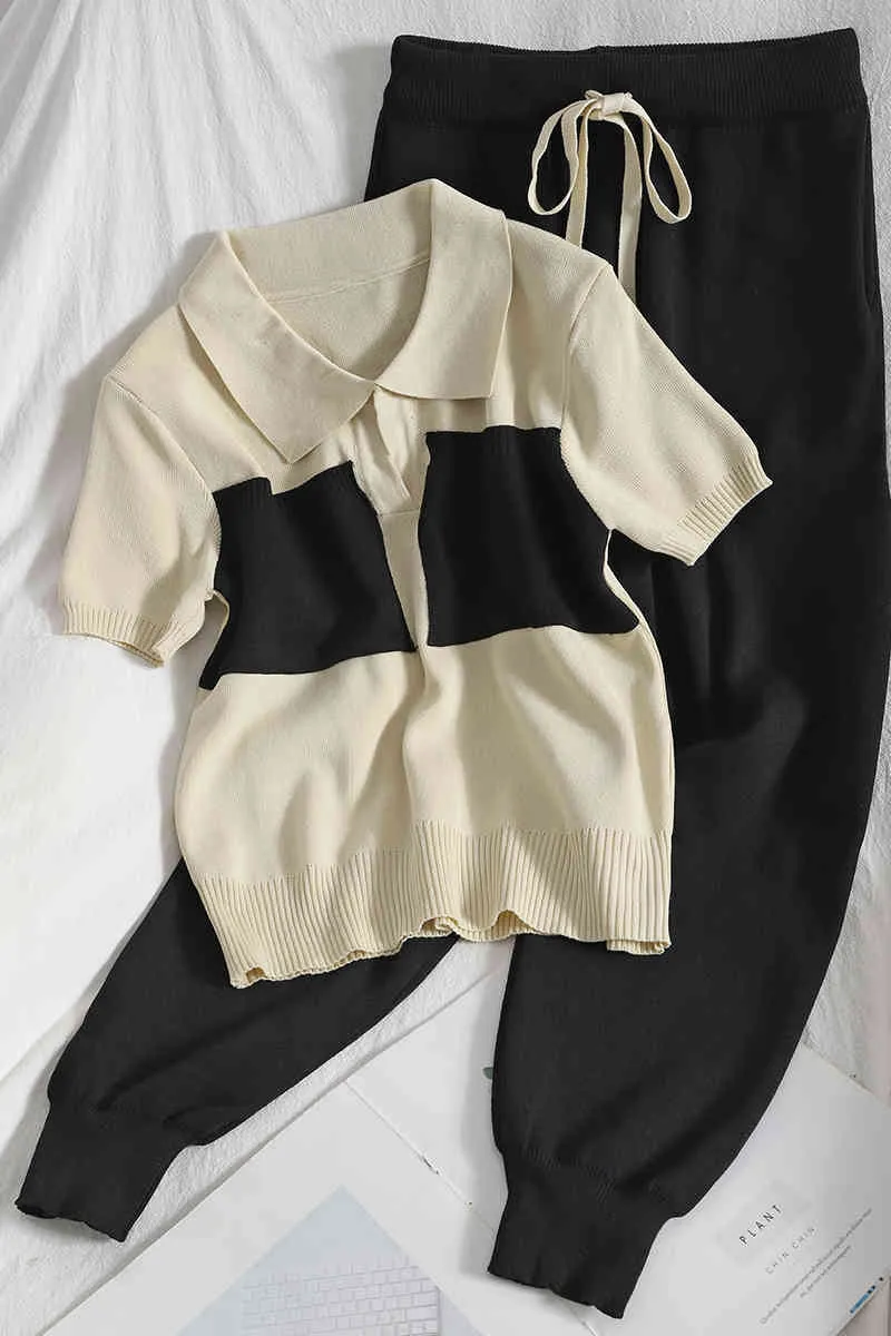 Camiseta de manga corta con solapa de doble bolsillo en contraste para primavera + pantalones Harlan de pierna con cordones de punto de dos piezas para mujer 210507