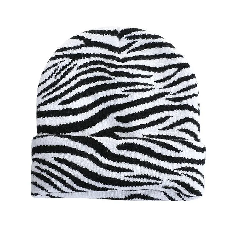 Discount Fashion Winter Koe Patroon Gebreide Muts Wigle Hoeden Voor Vrouwen Herfst Hip Hop Caps Caps Mode Motorkap Wit Zwart Wilde Cap