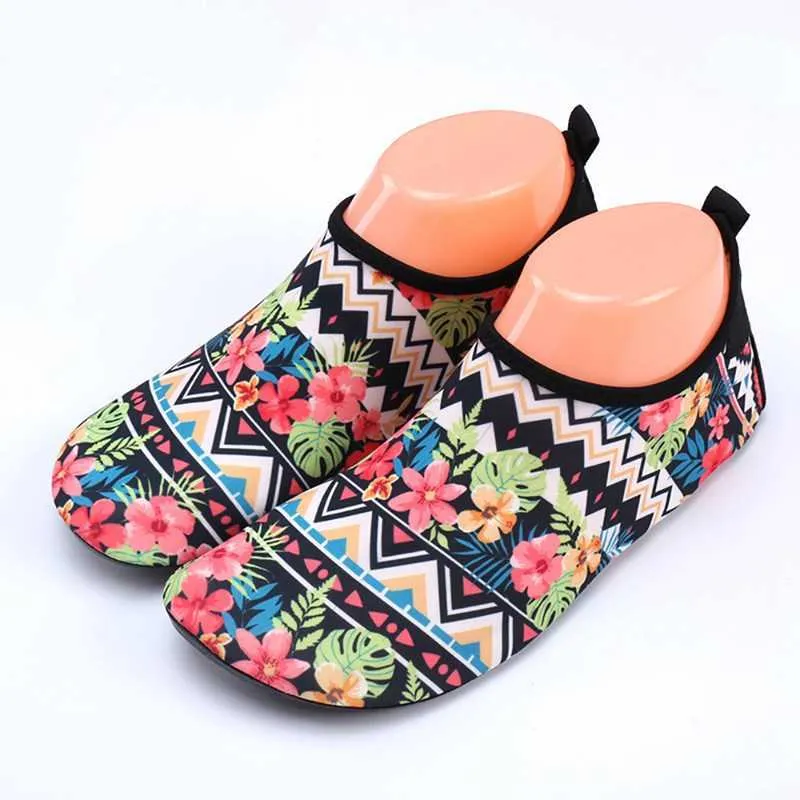 Chaussures de randonnée Chaussures aquatiques à séchage rapide pour femmes Sneaker pour enfants Natation Surf Pantoufles de mer Chaussures d'eau de plage pliables souples HKD230706