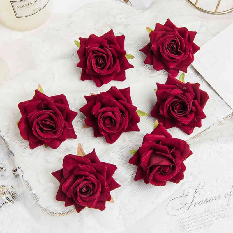 Gåvor till kvinnor 100st konstgjorda blommor Bröllopsdekorativa julkransar Silk Roses Head Wholesale Brudtillbehör Clearance Home Decor