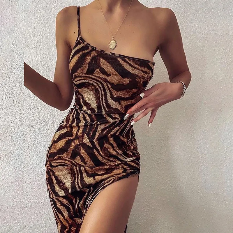 CNYISHE Tiger Imprimer une épaule sexy fente maxi robe d'été femmes mode streetwear tenues robes de club de fête robes féminines 210419
