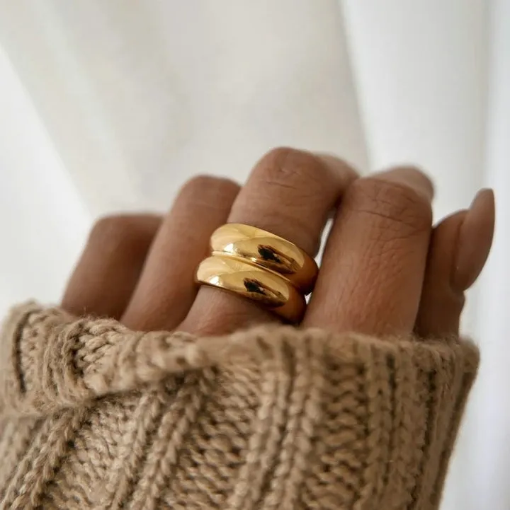 13mm de largura 18K banhado a ouro IP aço inoxidável suave aliança de casamento anel robusto lindo anel de ouro detalhado para senhoras4704687