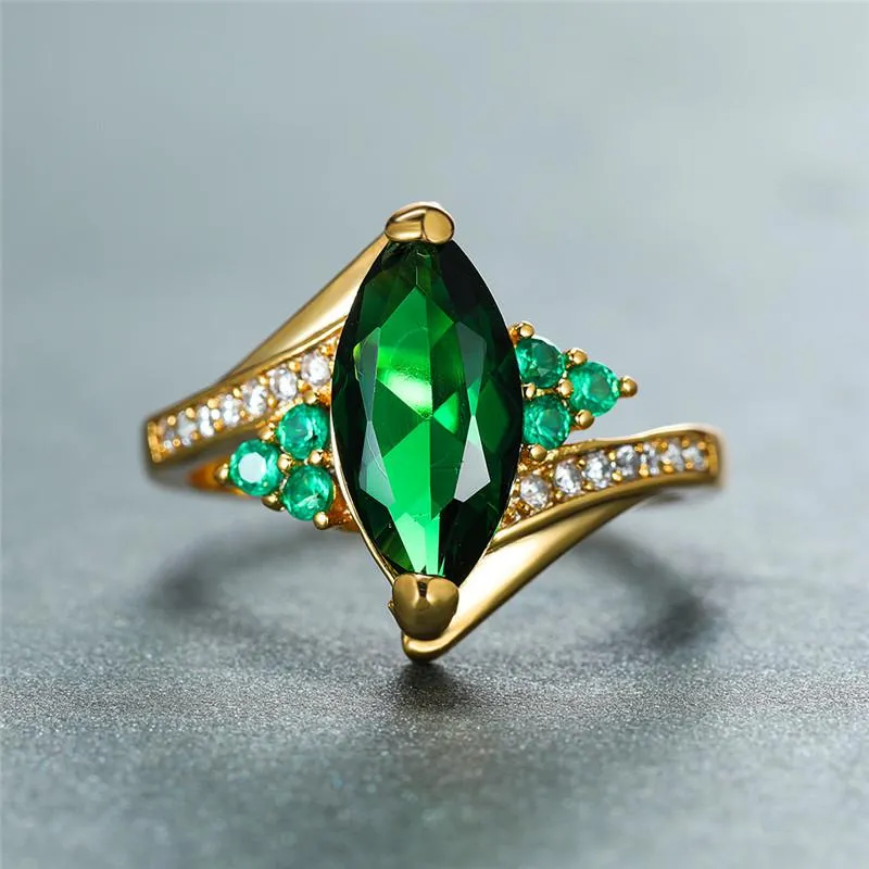 Anneaux de mariage de luxe femme vert cristal pierre bague vintage jaune or mince pour les femmes charme feuille zircon engagement2213