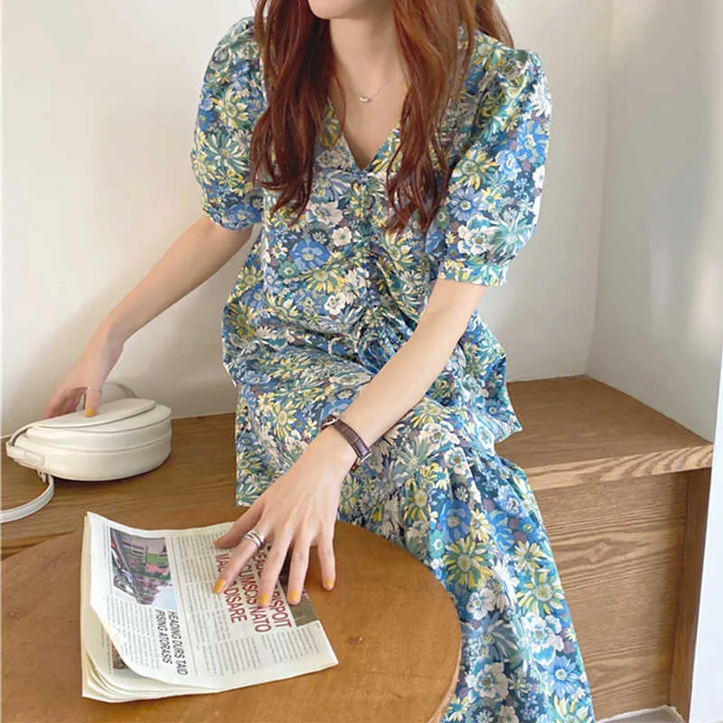 Korjpaa Kvinnor Klänning Sommar Koreanskt Elegant Retro Daisy Floral V-Neck Pläterad Puff Sleeve Ruffled Bellflower Vestidos 210526