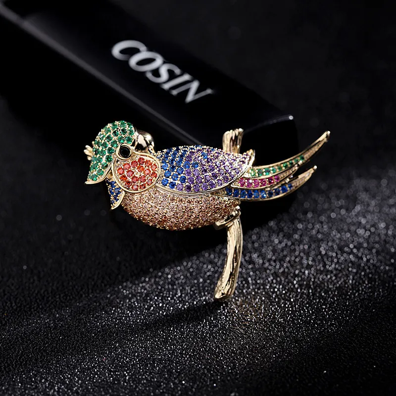 Multicolor Cubic Zirconia Bird Brosches Pins Korea Fashion Statement Animal Bouttoniere Tillbehör Lyx Bröllop Corsage