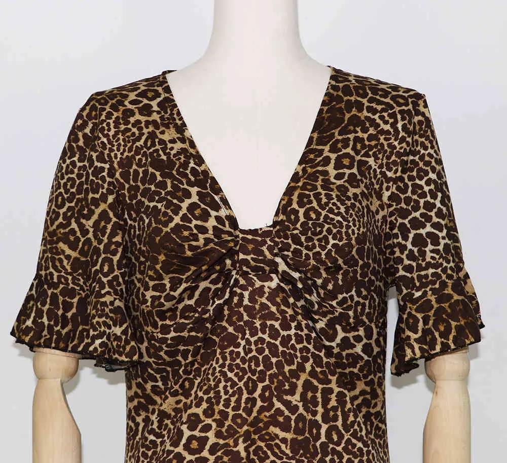 Sommarklänning Vintage Ruffle Beach Dress Sexy Spotted Leopard Print Bat Sleeve Deep V-Neck Kvinnors Klänning Slim Long 210422