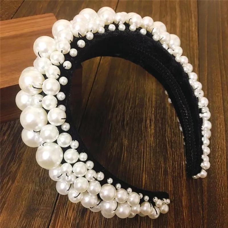 Fascia capelli imbottita di perle bianche le donne Macrobead impreziosita da ampia fascia capelli in velluto barocco Goth Races Copricapo da sposa regalo