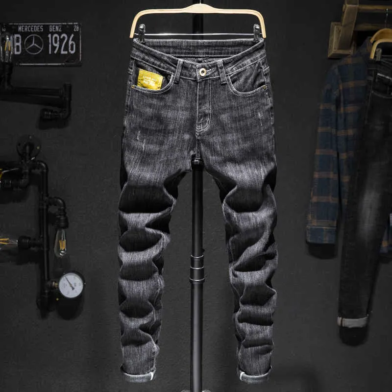 メンズジーンズスリムフィット男性春と秋のスリムな男のズボンメンズファッションジーンズパッチのパッチポケット男性服x0621
