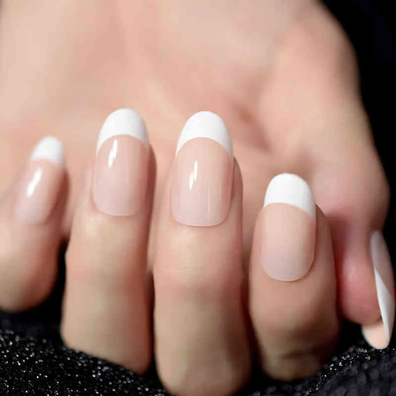 False Nails 24 шт. Короткие французские ложные ногти съемные классические натуральные светло-розовые поддельные с клей полная крышка DIY маникюр ногтей инструменты 220225