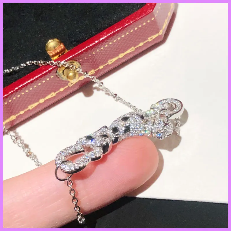 2021 New Animal Collana con pendente da donna Designer di lusso Collane Street Fashion Jewelry Leopard Diamanti di alta qualità Oro 18 carati D2110195F