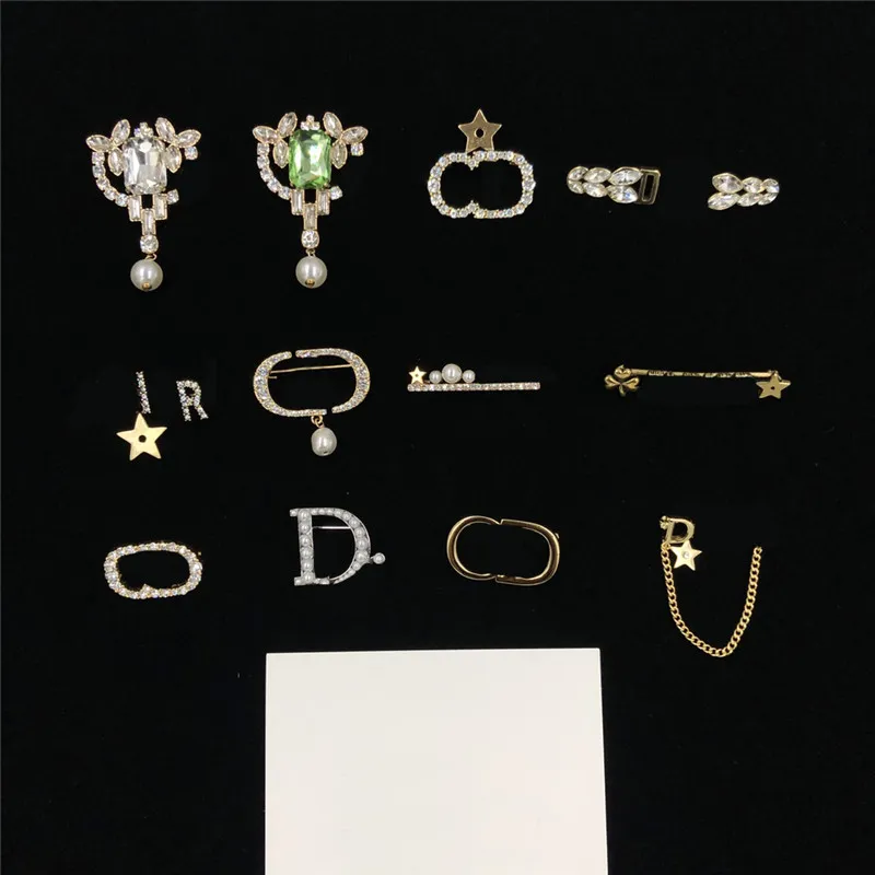 Trendiga kvinnor diamantbroscher krona bokstavslapel stift damer kristallbrosch dekoration smycken med presentförpackning305y
