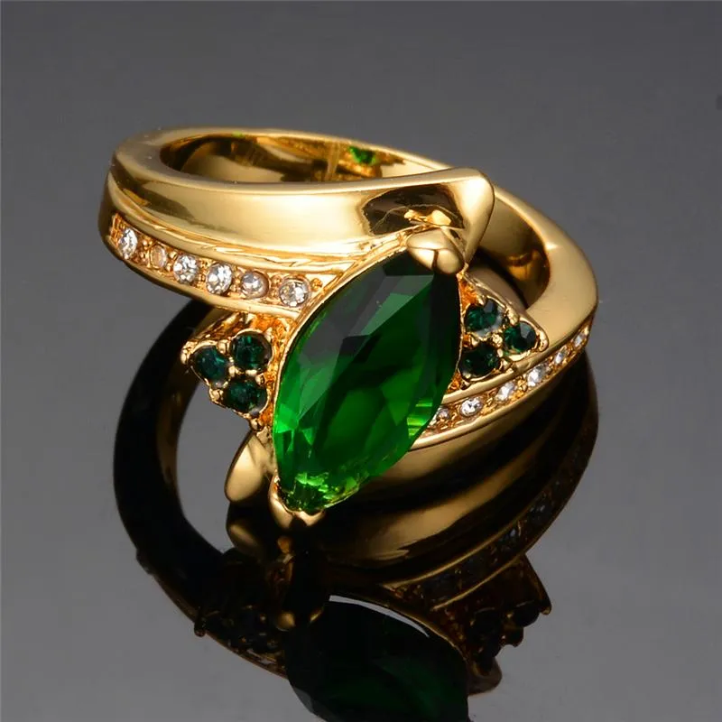 Anneaux de mariage de luxe femme vert cristal pierre bague vintage jaune or mince pour les femmes charme feuille zircon engagement2213