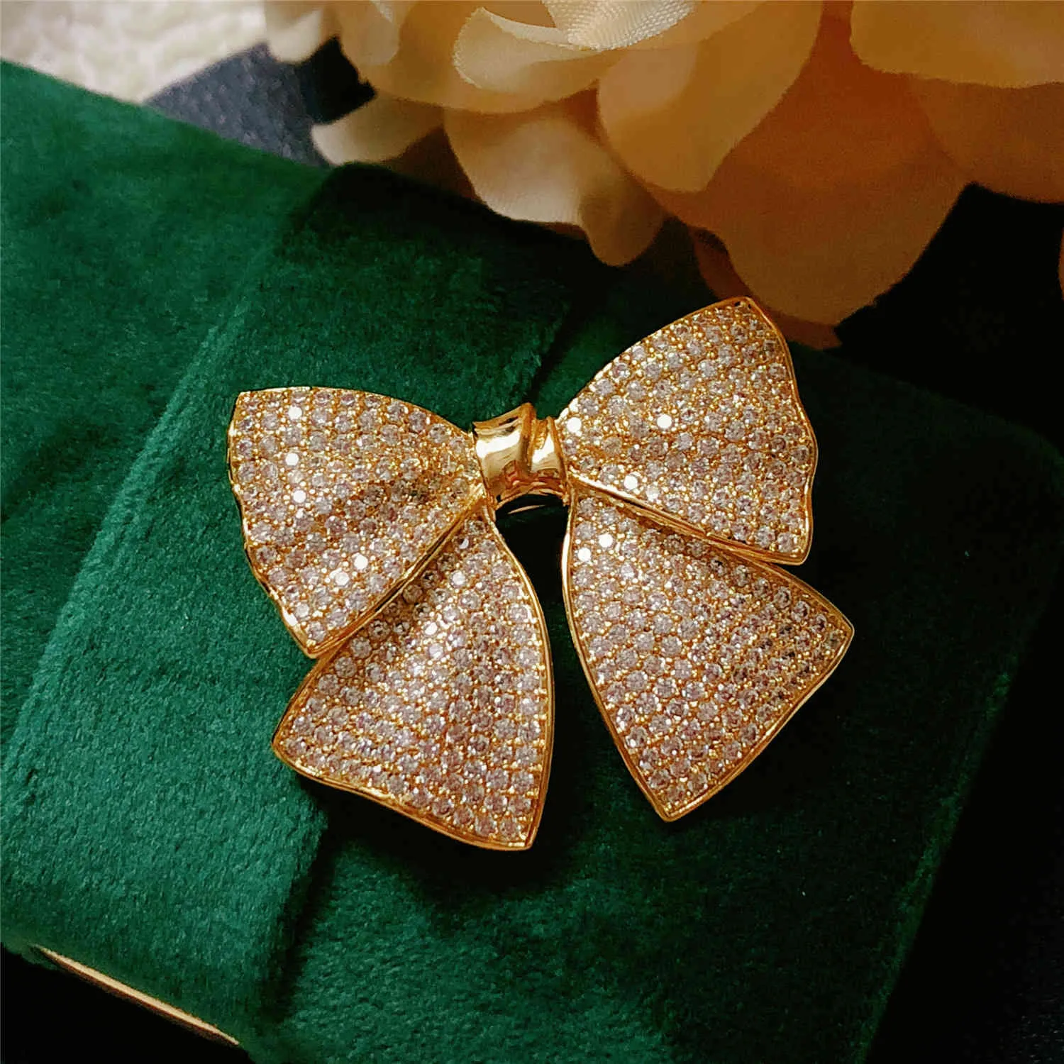 Broschen Für Frauen Luxus Kristall Bowknot Corsage Pullover Anzug Pin Zubehör Edlen Schmuck Vintage Gold Brosche Drop