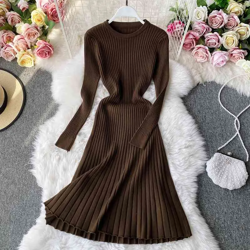 Invertimento de malha vestido de fundo das mulheres inverno o pescoço elegante mangas compridas slim plissado de comprimento médio camisola vestido escritório senhora 210420