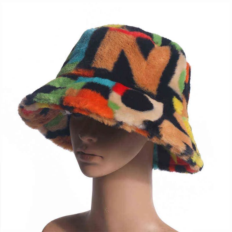 MADRE Exterior Multicolor Rainbow Faux Fur Carta Patrón Cubo Sombrero Invierno Suave Cálido Gorros Mujer 211119