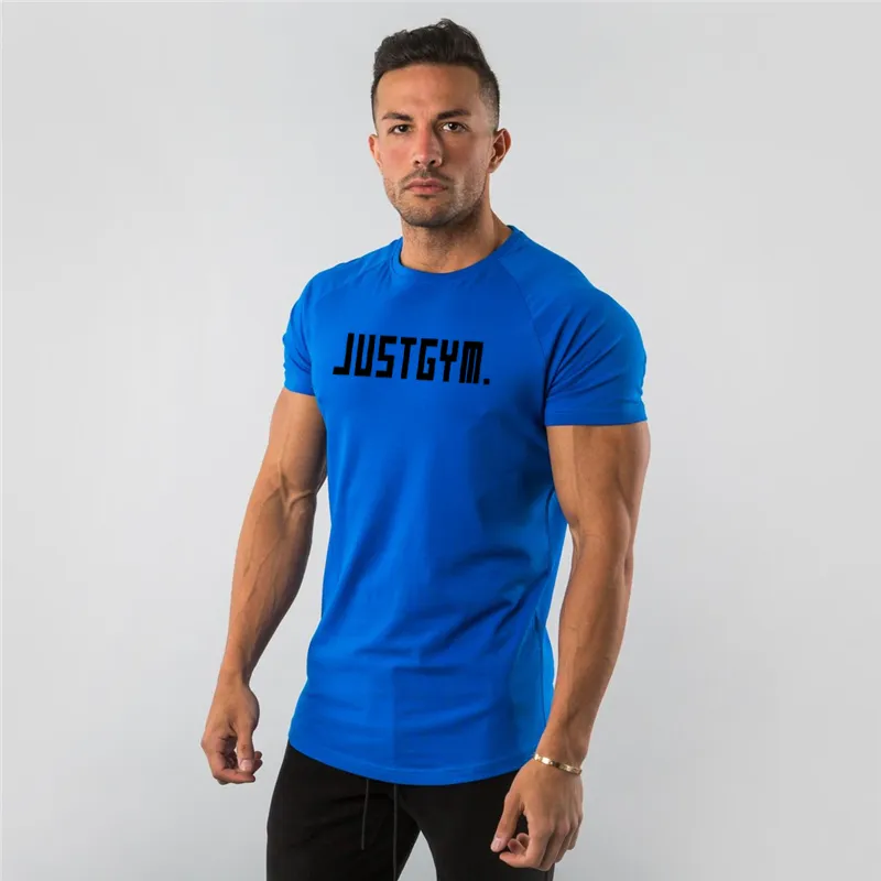Märke män t-shirt fitness smal passform skjortor kort ärm bomull gym träning kläder mode o-nacke brev tryckt sommar teeshirt 210421