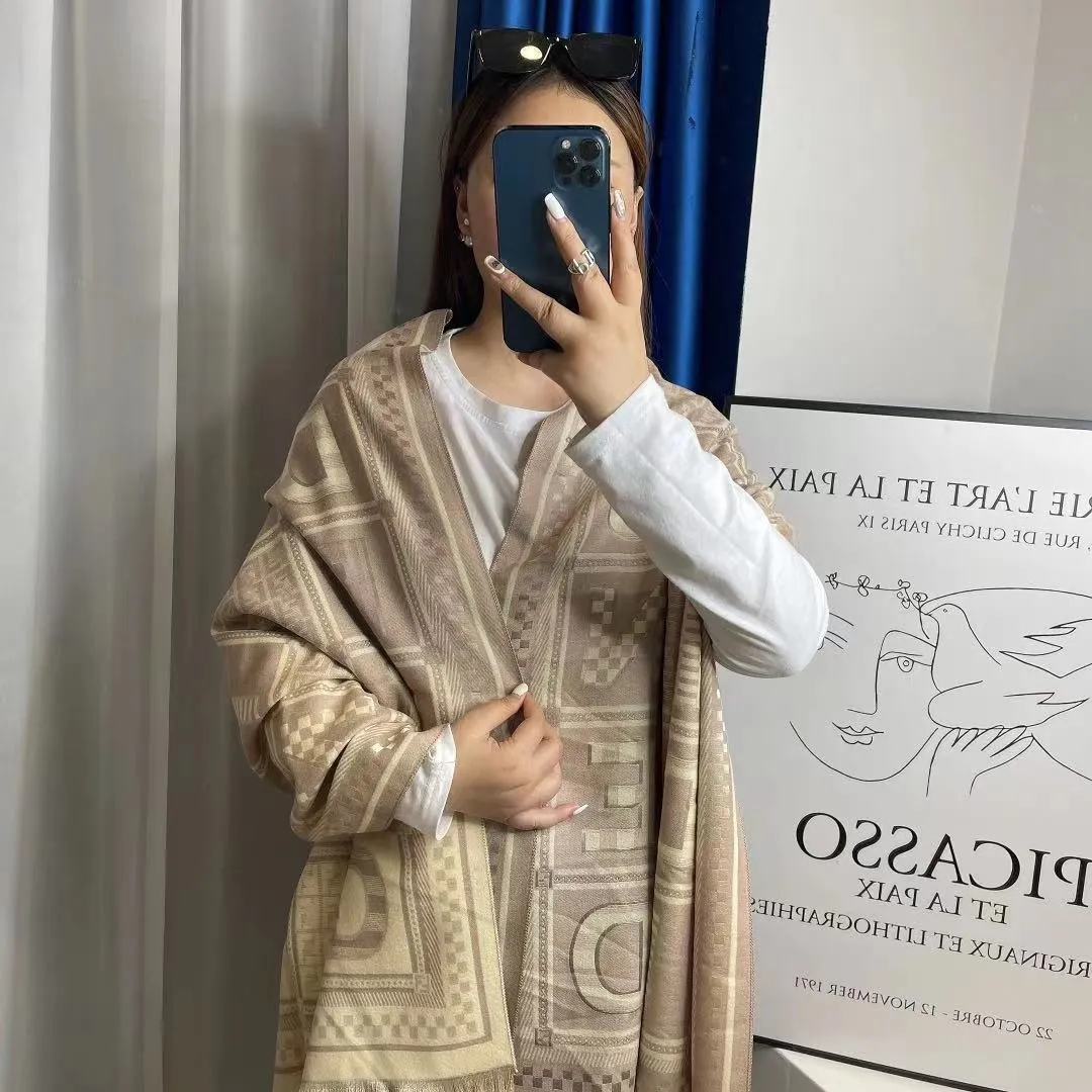 Top Quality Moda Scarves Mulheres Inverno Impresso Satim Lenço de Luxo Designer Shawl