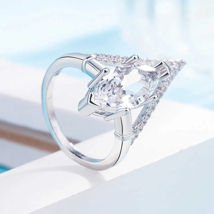 Damskie pierścienie Kryształowa biżuteria Nowy Inkrustowany Koń Eye Cyrkon Pierścień Kreatywny Diamentowy Engagement Srebrny Klaster do Stylów Taśmy