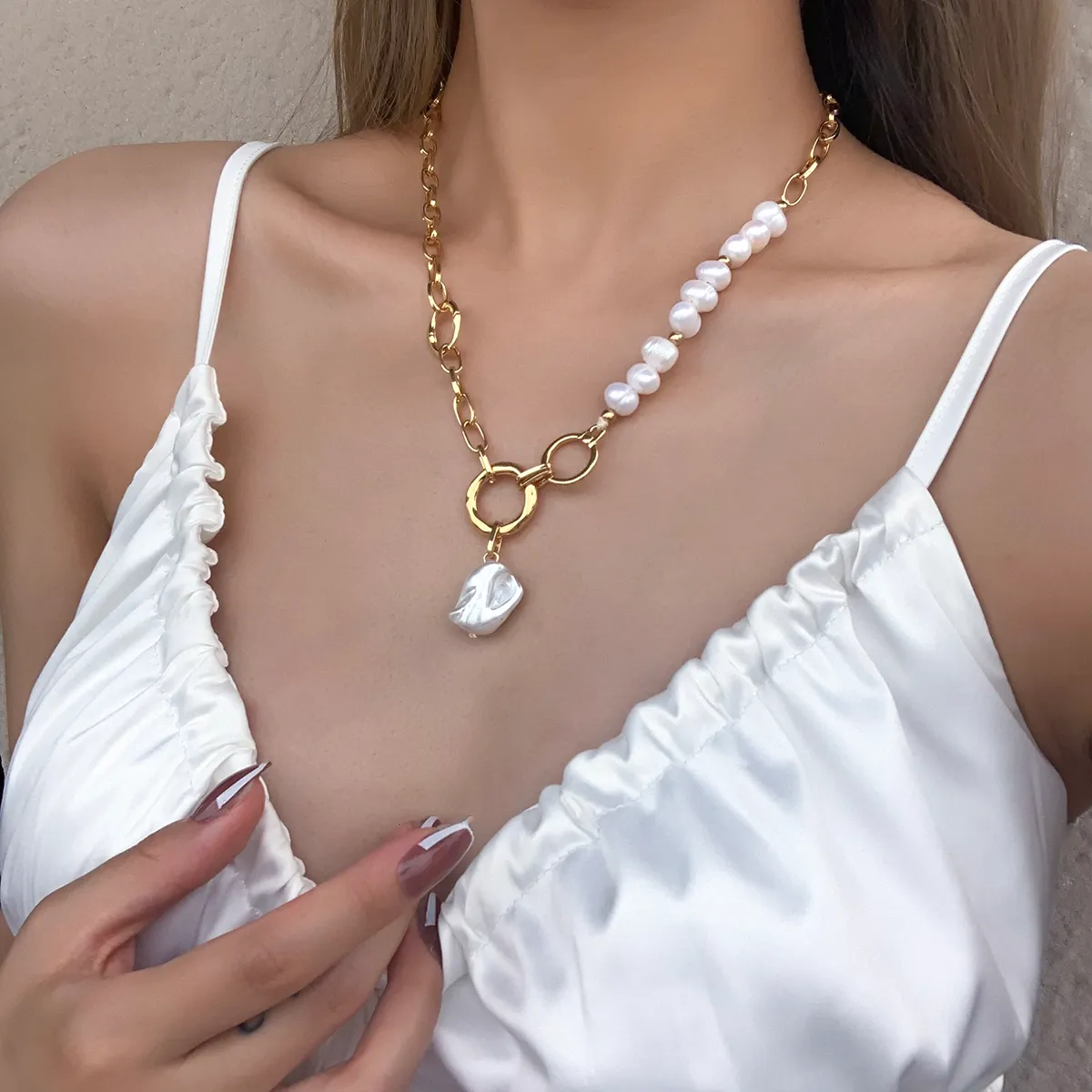 Flashbuy Irregular Natural Freshwater Pearl Pendant Necklaces for Women Chunky Chain Circles Baroque Pearl Necklace Elegant