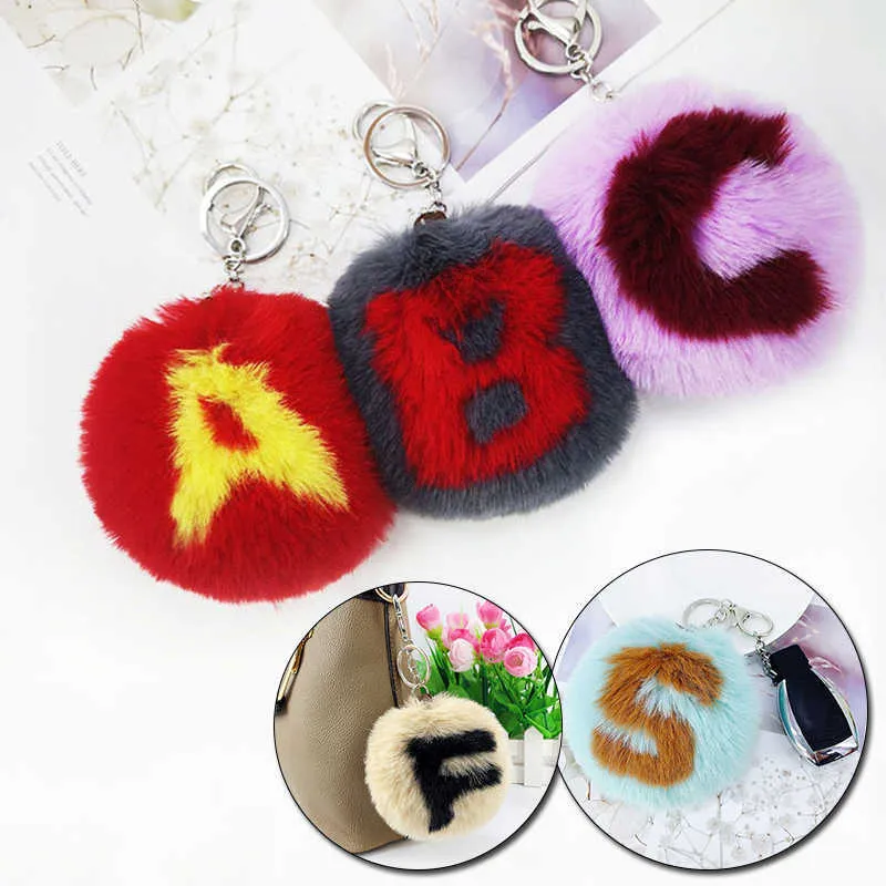 Fluffy Fur Pom Portachiavi Soft Faux Pelliccia di Coniglio Palla Auto Portachiavi Pompon Lettera A-Z Portachiavi Donna Borsa Ciondolo Gioielli Regali G1019