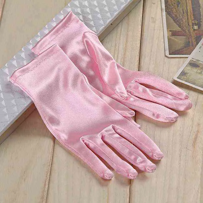 1 STÜCK Mädchen Dame Satin Kurze Finger Handgelenk Handschuhe Glatte Abend Party Formale Abschlussball Kostüm Stretch Handschuhe Rot Weiß Etikette Handschuh8533128