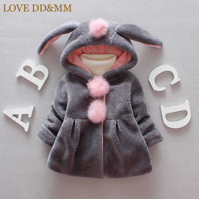 Love DDMM Girls Jacket Ropa para niños Niñas Lindo de manga larga Bola de pelo de dibujos animados Orejas de conejo Abrigo grueso con capucha 210715