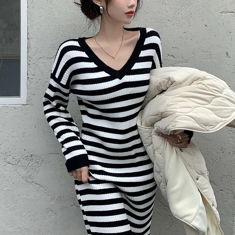 Kimutomo Vintage Striped stickad klänning Kvinnor V-Neck Slim High Waist Långärmad Klänningar Ladies Korea Chic Vår Höst 210521