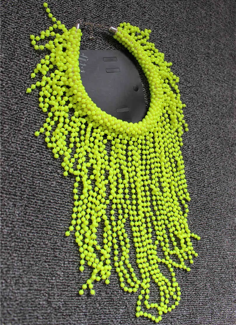 Fatto a mano in magazzino Moda europea Giallo neon Dichiarazione Girocolli lunghi da donna Star Punk Nappe robuste Catene Collana di perline 210332315913