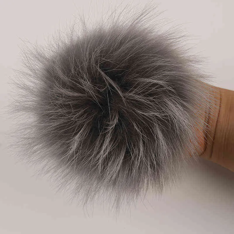 DANKEYISI Luxury Fluffy Raccoon Fur Pompom Ball Keychain Real Fur Pom Pompom Mink Fur Pompon For Hats Bags Shoes Accessories Y21111