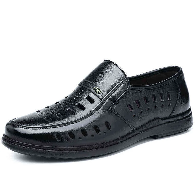 Sandales hommes été nouveaux hommes en cuir véritable respirant décontracté évider chaussures fond souple trou pantoufles 220302