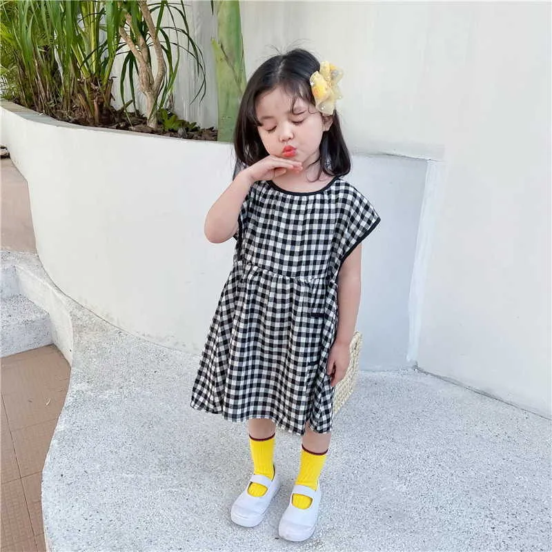 Koreansk stil sommar barn tjejer klänning svart vit pläd korta ärmar prinsessa barn kläder e9022 210610