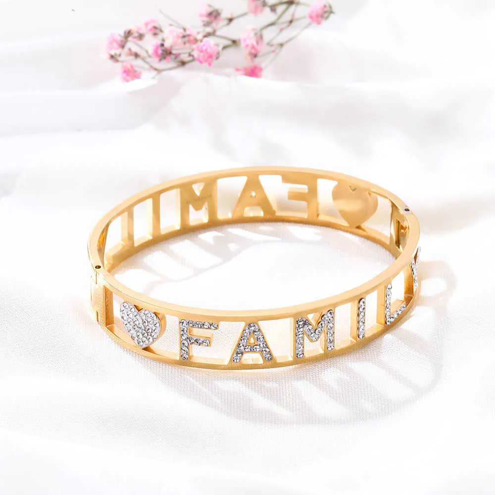 Trendy Mädchen Gold Farbe Edelstahl Armband Armreif mit Strass Familie Buchstaben Charms Armreifen für Frauen Zubehör 2020 Q0719