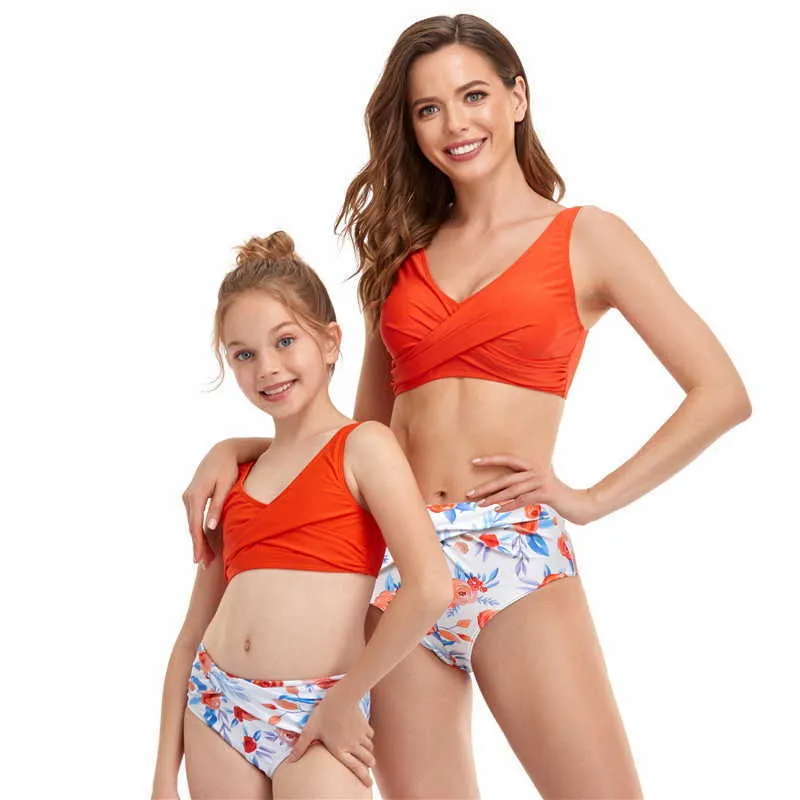 Zomer familie matching badpak 2-pcs sets effen kleur vest stijl bikini + bloemenzwembroek Moeder dochter E2103 210610