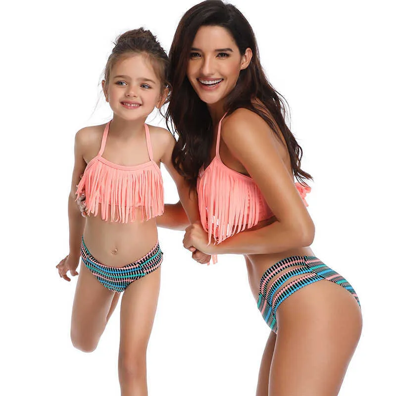 Drop Tassels Mamma och Baby Badkläder Mamma Dotter Matchande Outfit för Swim Bikini Kvinnor 210529