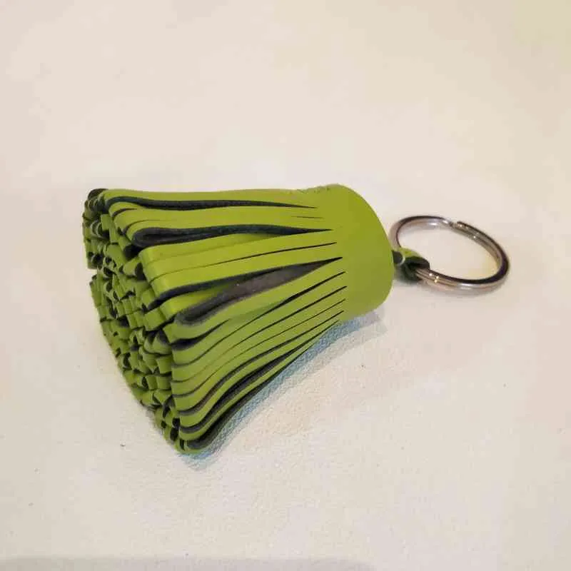 Berömd varumärkesdesigner Luxury äkta lammskinn Real Leather Tassel Keychain Pendant Key Chain for Women Girls Bag5076053